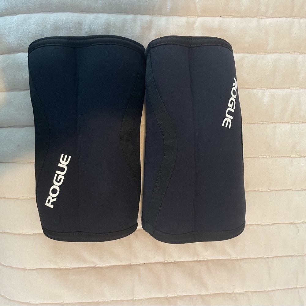 Rogue Black Compression Knee Sleeves